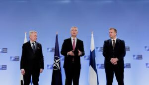 Puolustusministeri Kaikkonen Brysselissä ja Naton päämajassa: Ukrainalle ammuksia, puolustushankinnoille yhteiseurooppalaista tehokkuutta ja Suomen NATO-jäsenhakemukselle vauhtia